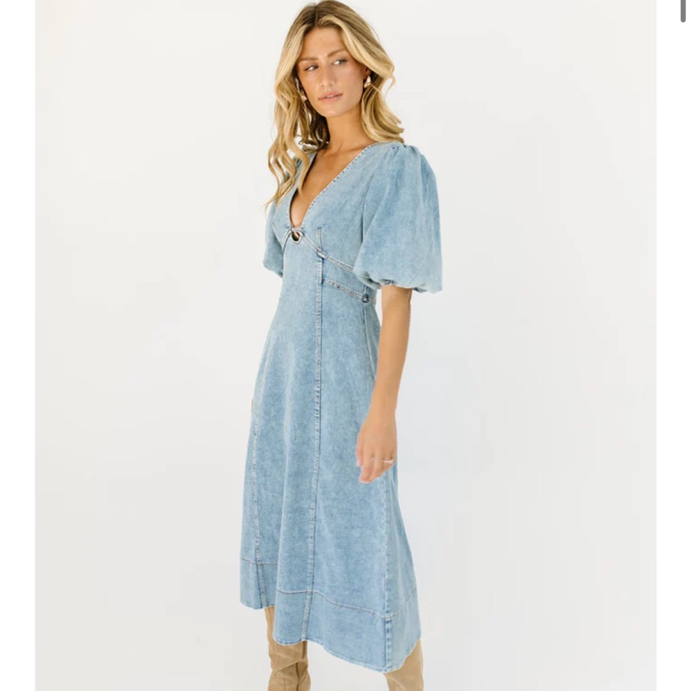 Elegant Light Blue Midi Dress with Puff Sleeves